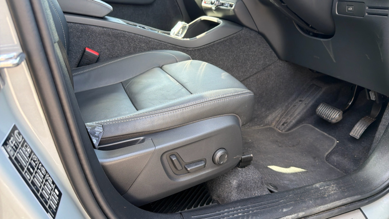 Volvo XC40 2.0 B4P Ultra Dark 5dr Auto Petrol Estate